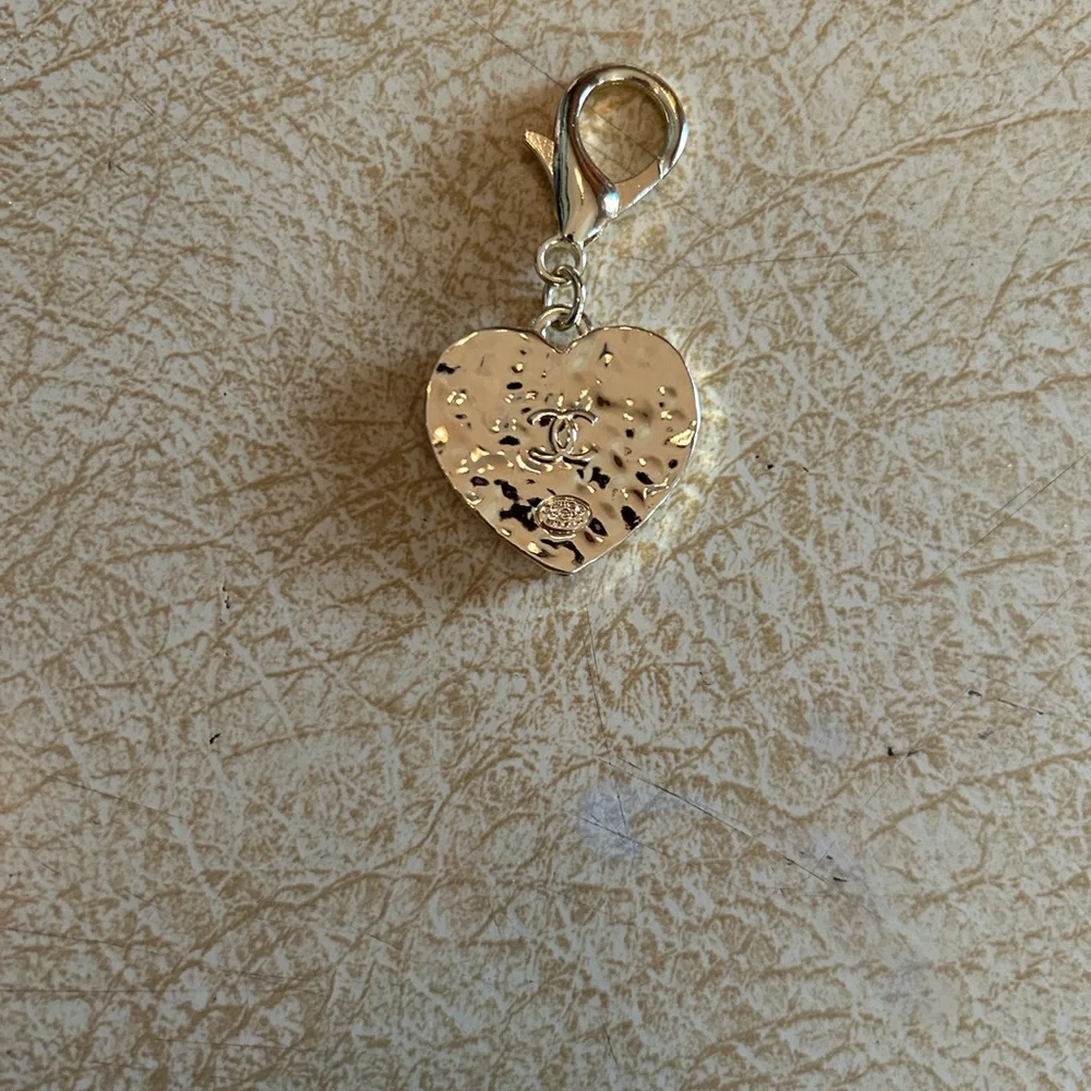 CHANEL Pink Heart Charm with Gold-Tone CC Logo - Picture 2 of 2